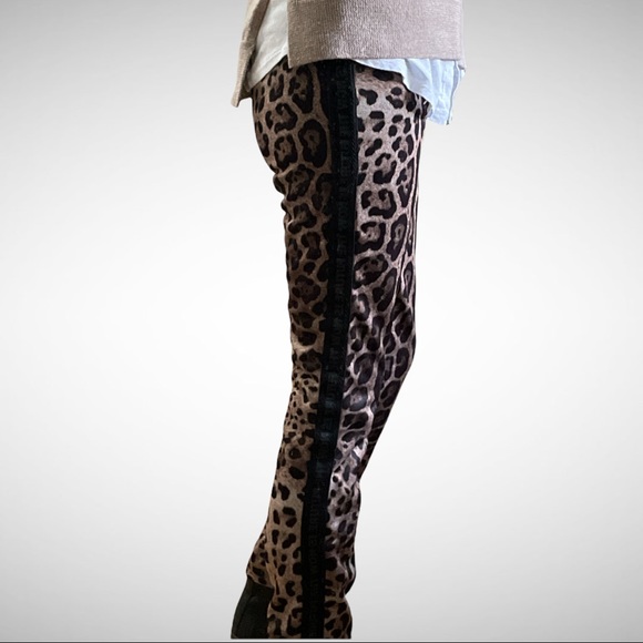 Cambio “The Future is Now” Pull-on Leopard Pant - Picture 3 of 14